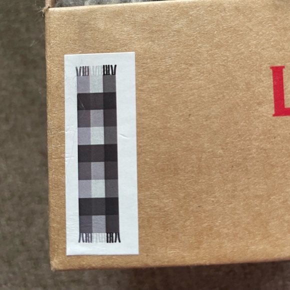 Lucky Brand Pom Pom hat & scarf set - Picture 2 of 2